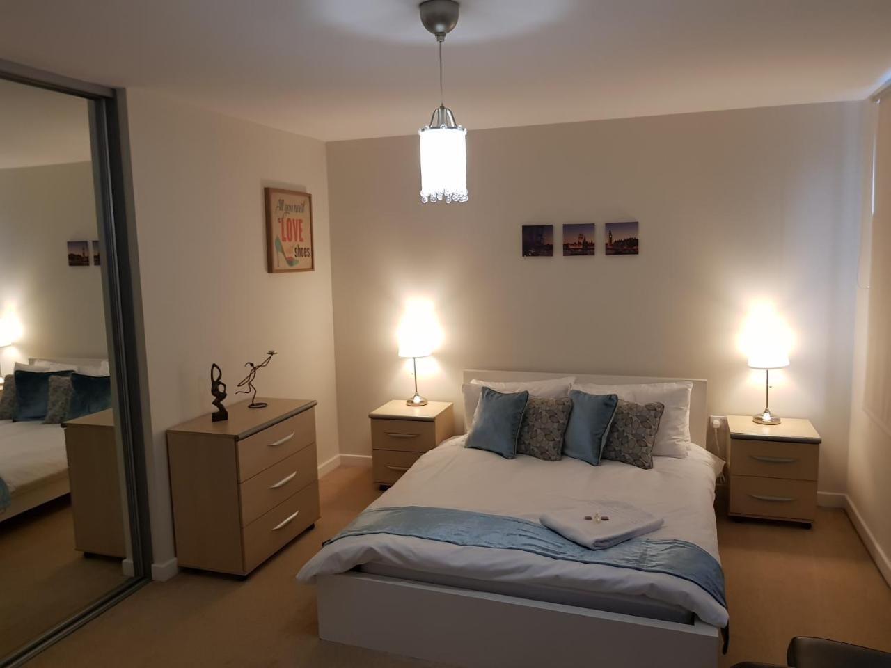 Royal Crossharbour Apartment Лондон Экстерьер фото