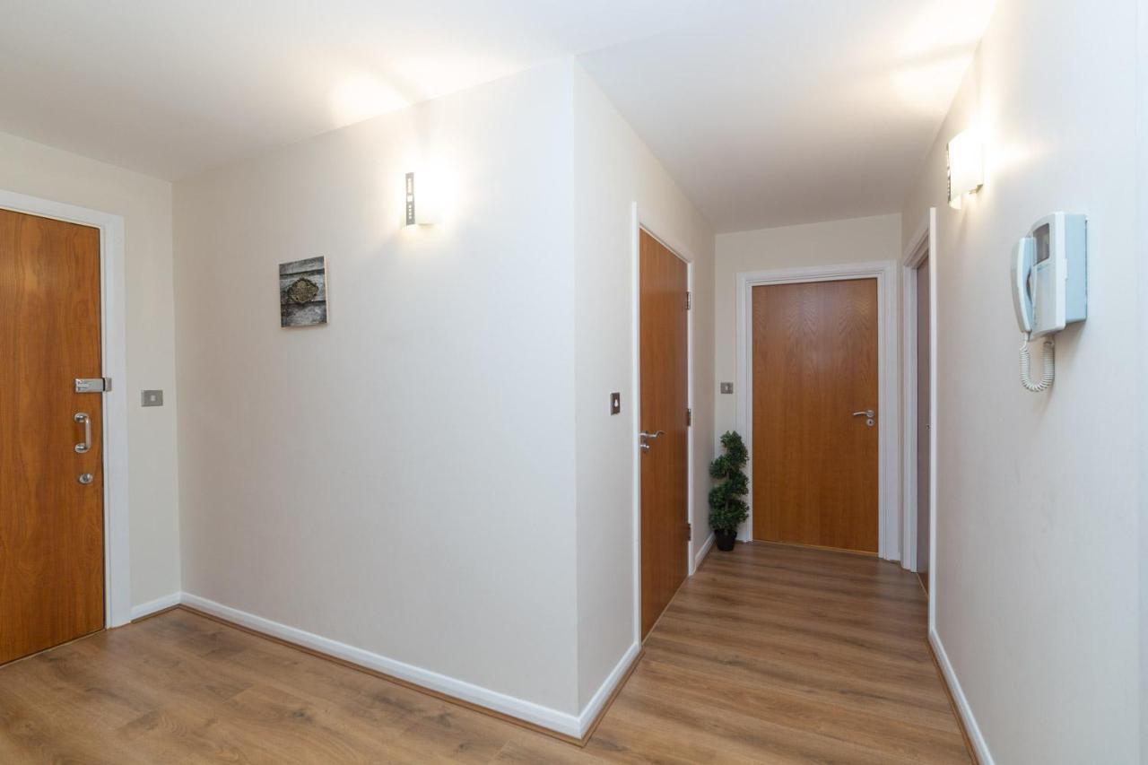 Royal Crossharbour Apartment Лондон Экстерьер фото